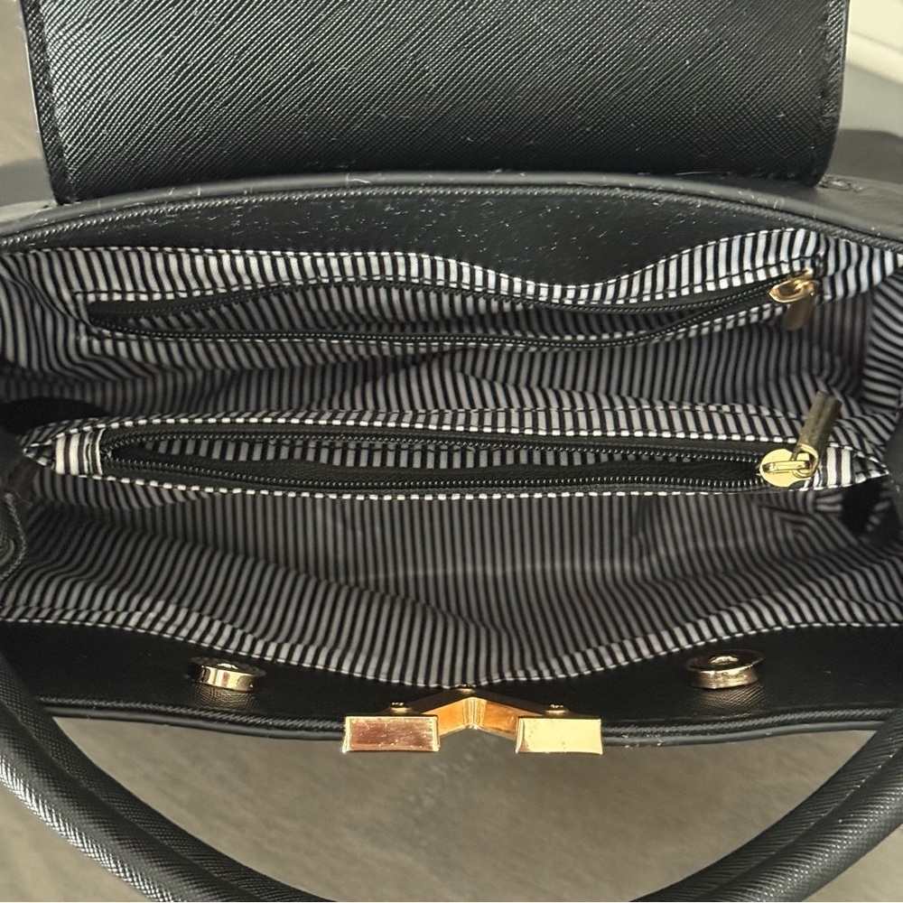 Elegant Black Letter V Crossbody Bag Gold Accent - Picture 8 of 10